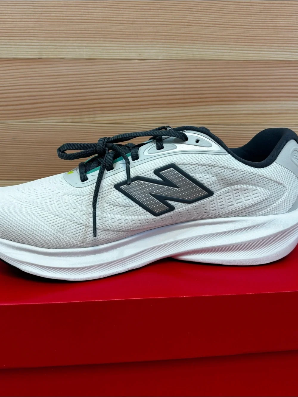 New Balance Fresh Foam 680 V9 Mens Sz 9 Wide 2E Model M68025Z Running‎ Walking